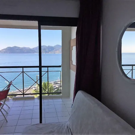 - View Cap Esterel *